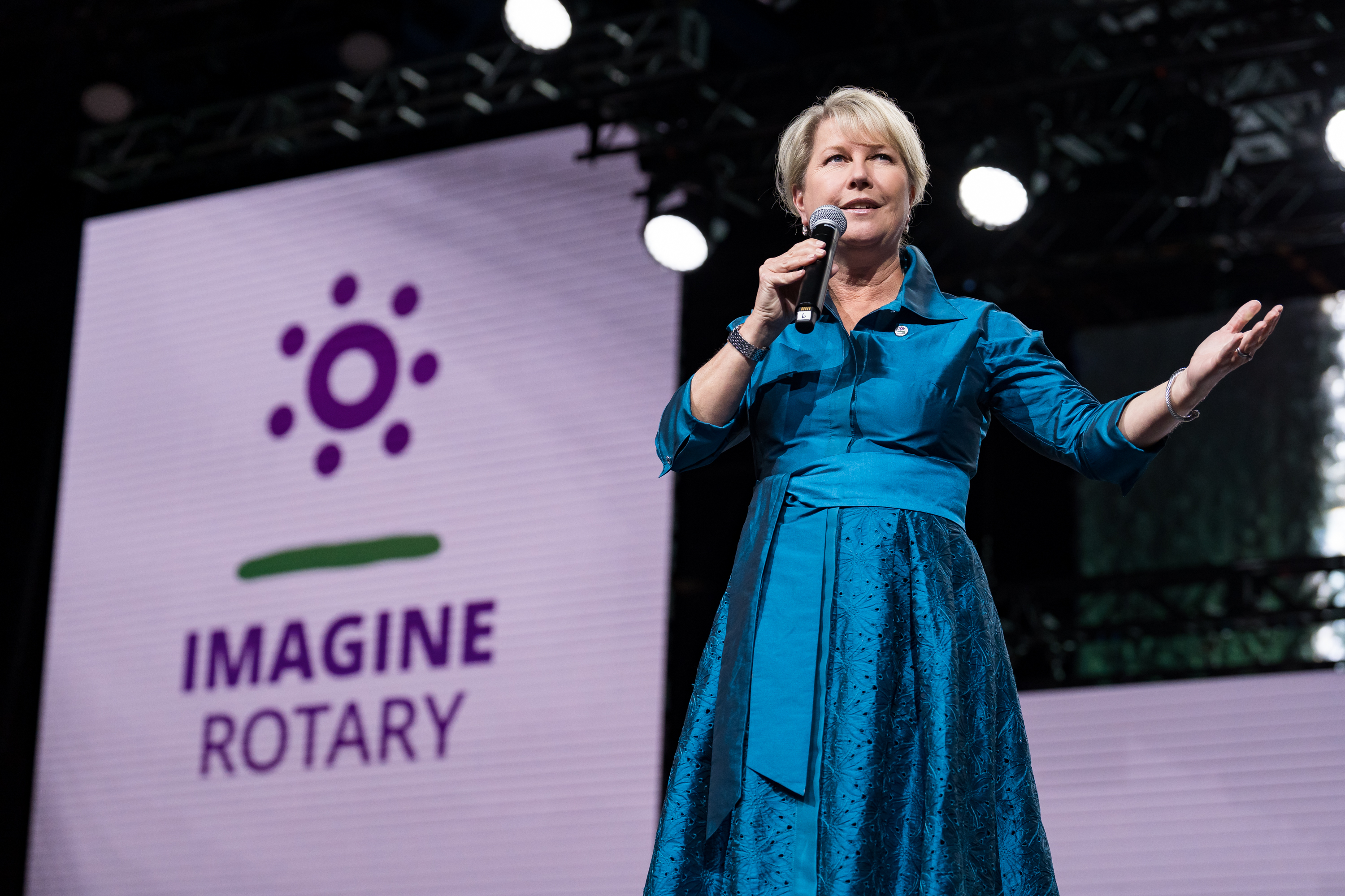 Jennifer E. Jones, primera mujer presidenta de Rotary International.